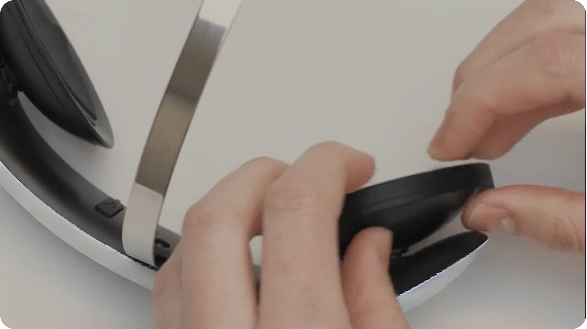 Fix the pad holder on the headset